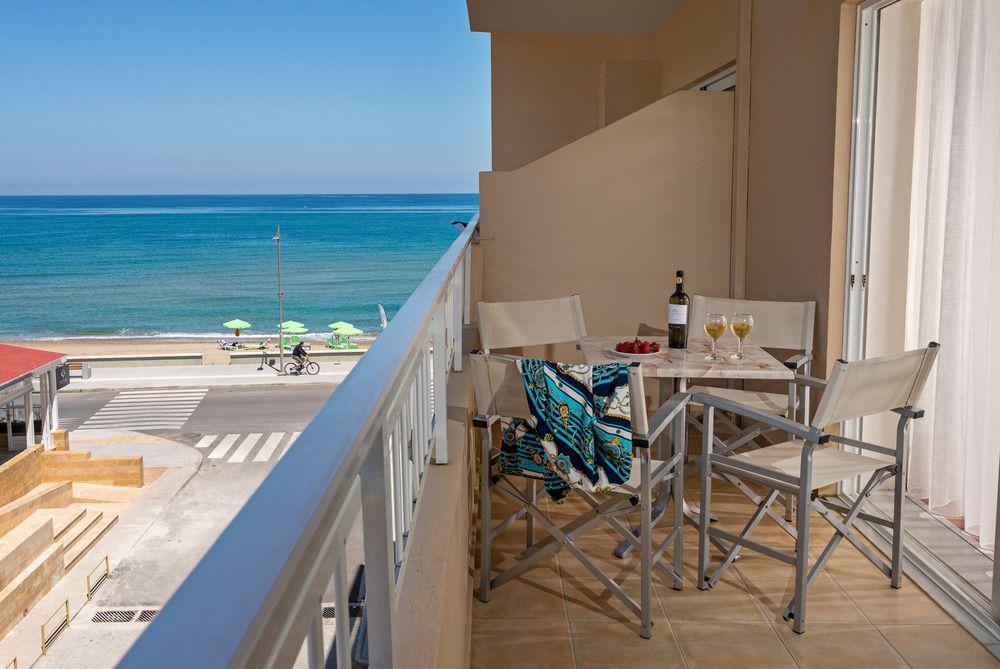 העיירה רתימנו Batis Beach Hotel מראה חיצוני תמונה