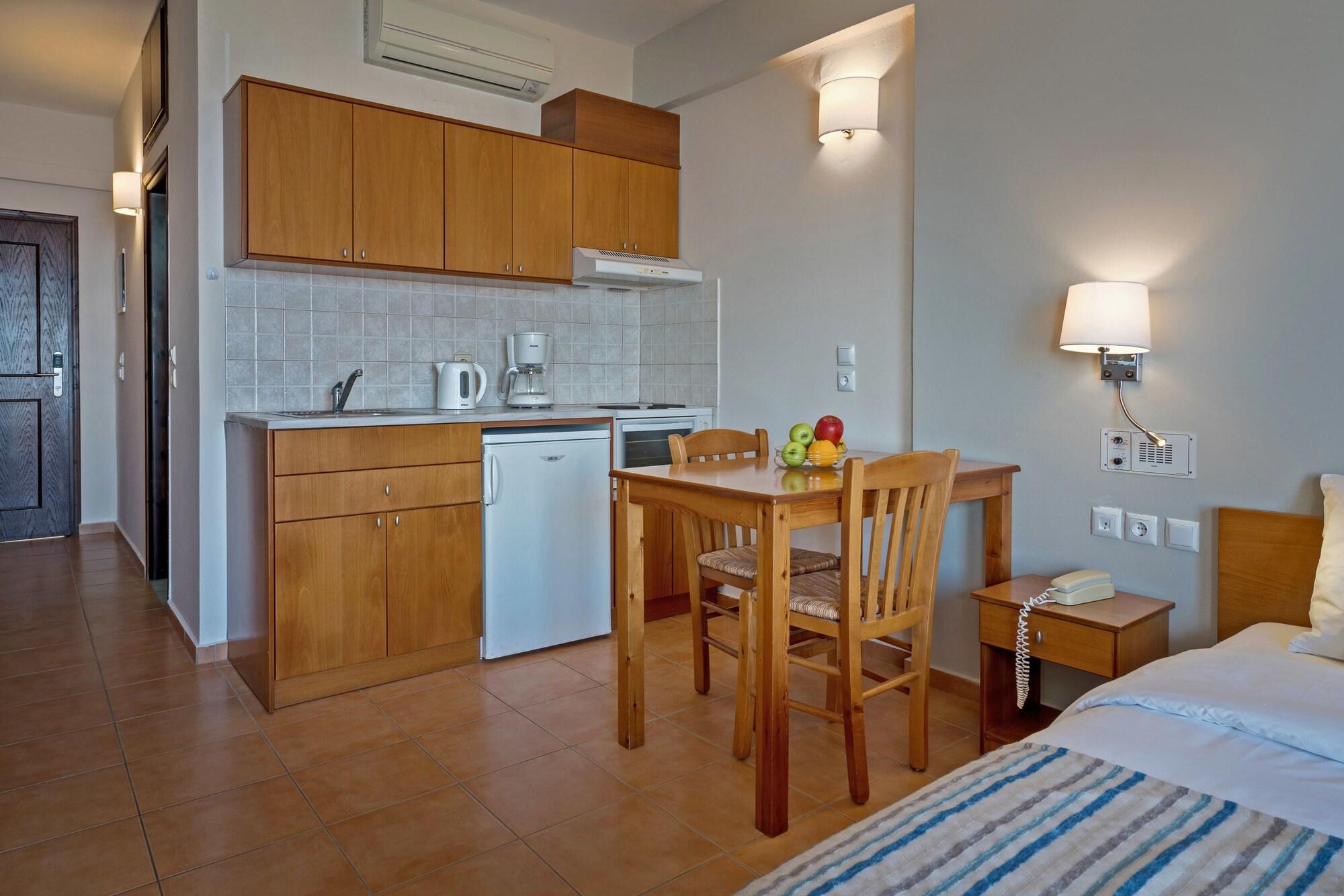 העיירה רתימנו Batis Beach Hotel מראה חיצוני תמונה
