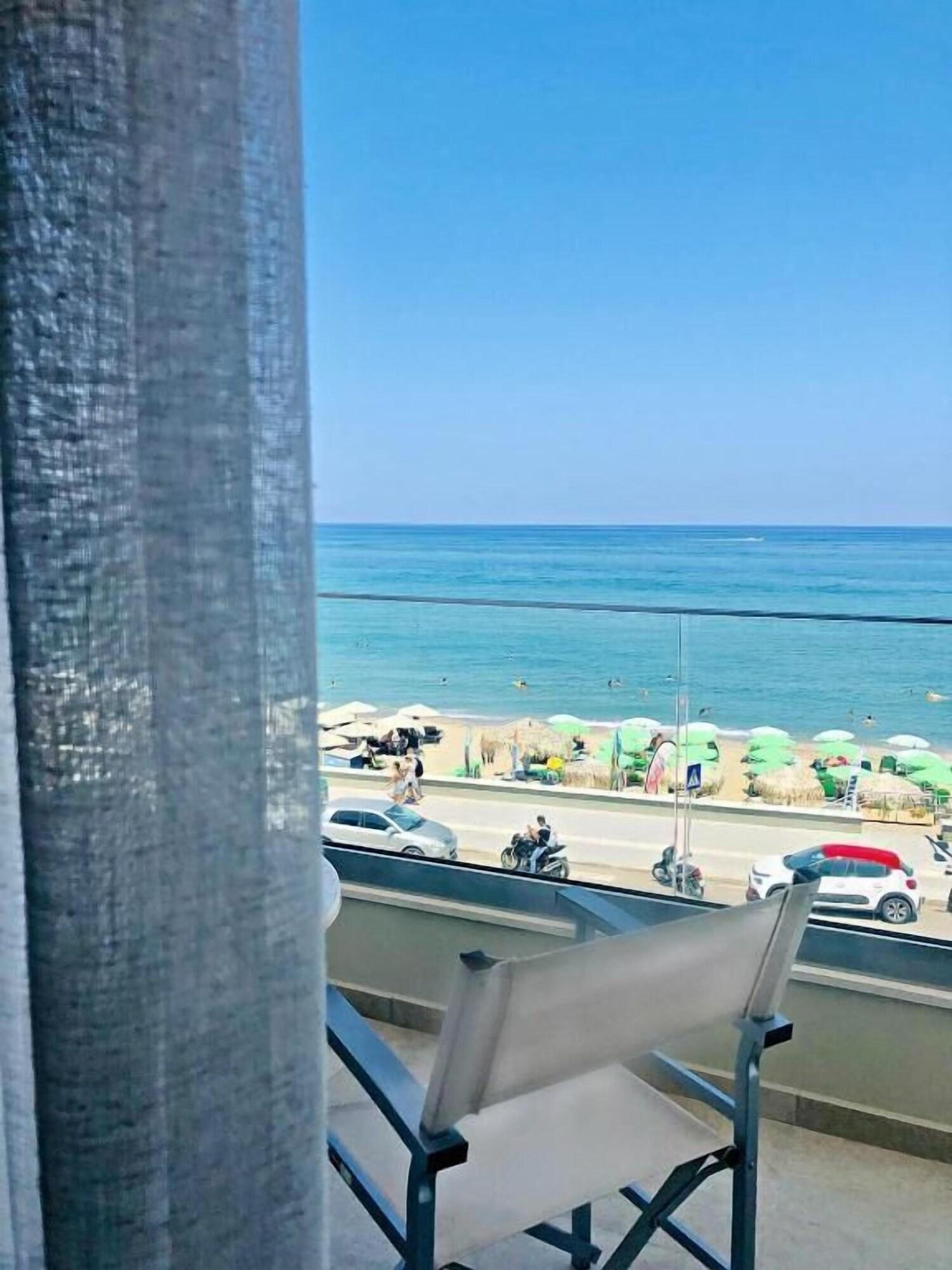 העיירה רתימנו Batis Beach Hotel מראה חיצוני תמונה