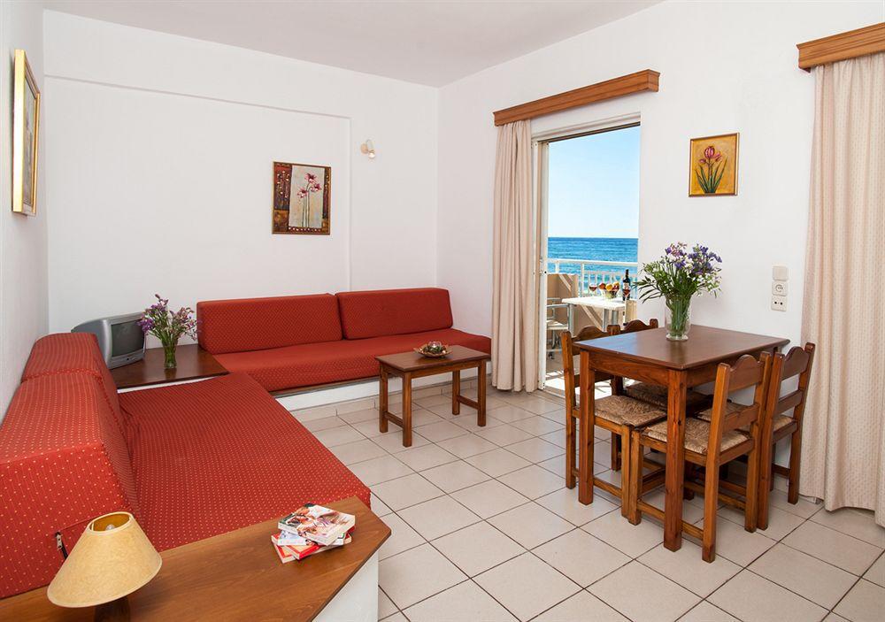 העיירה רתימנו Batis Beach Hotel מראה חיצוני תמונה