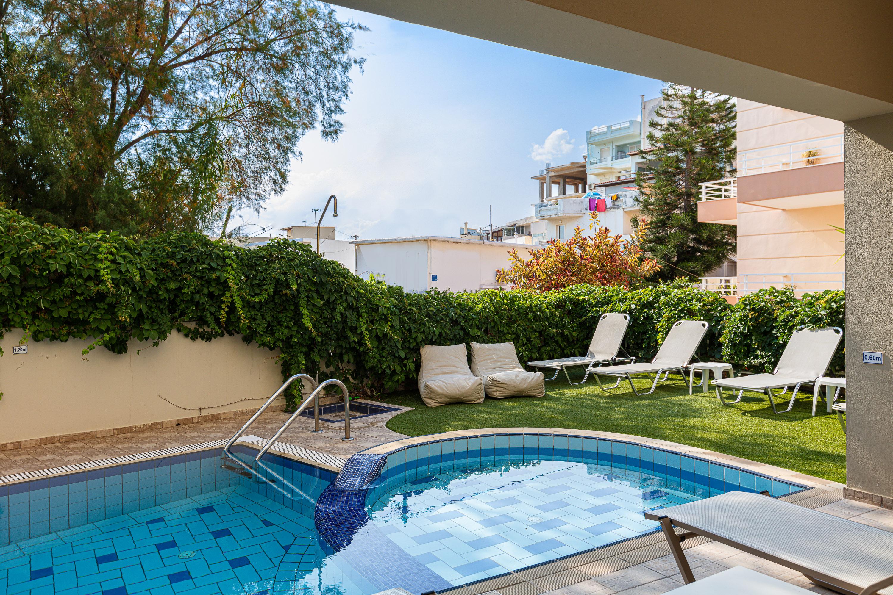 העיירה רתימנו Batis Beach Hotel מראה חיצוני תמונה