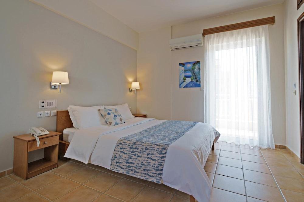 העיירה רתימנו Batis Beach Hotel מראה חיצוני תמונה