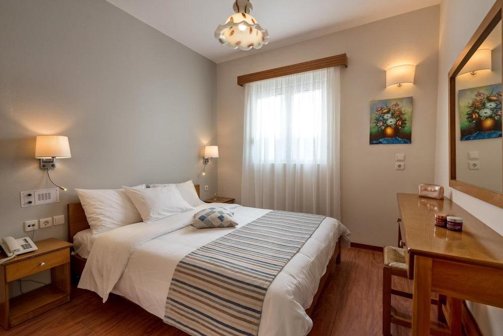 העיירה רתימנו Batis Beach Hotel מראה חיצוני תמונה