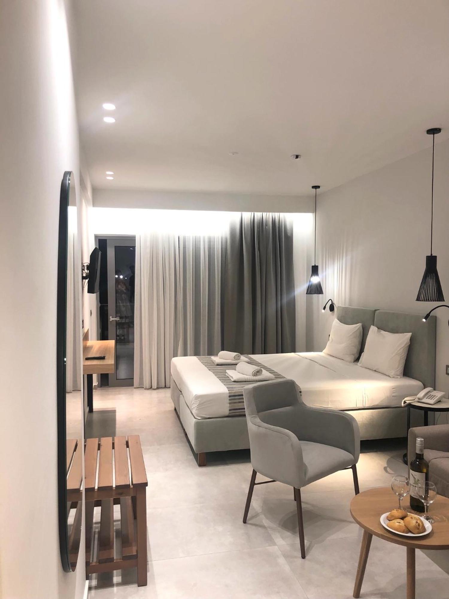 העיירה רתימנו Batis Beach Hotel מראה חיצוני תמונה