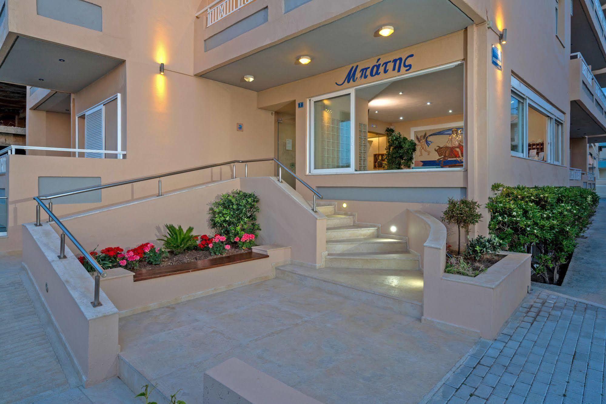 העיירה רתימנו Batis Beach Hotel מראה חיצוני תמונה
