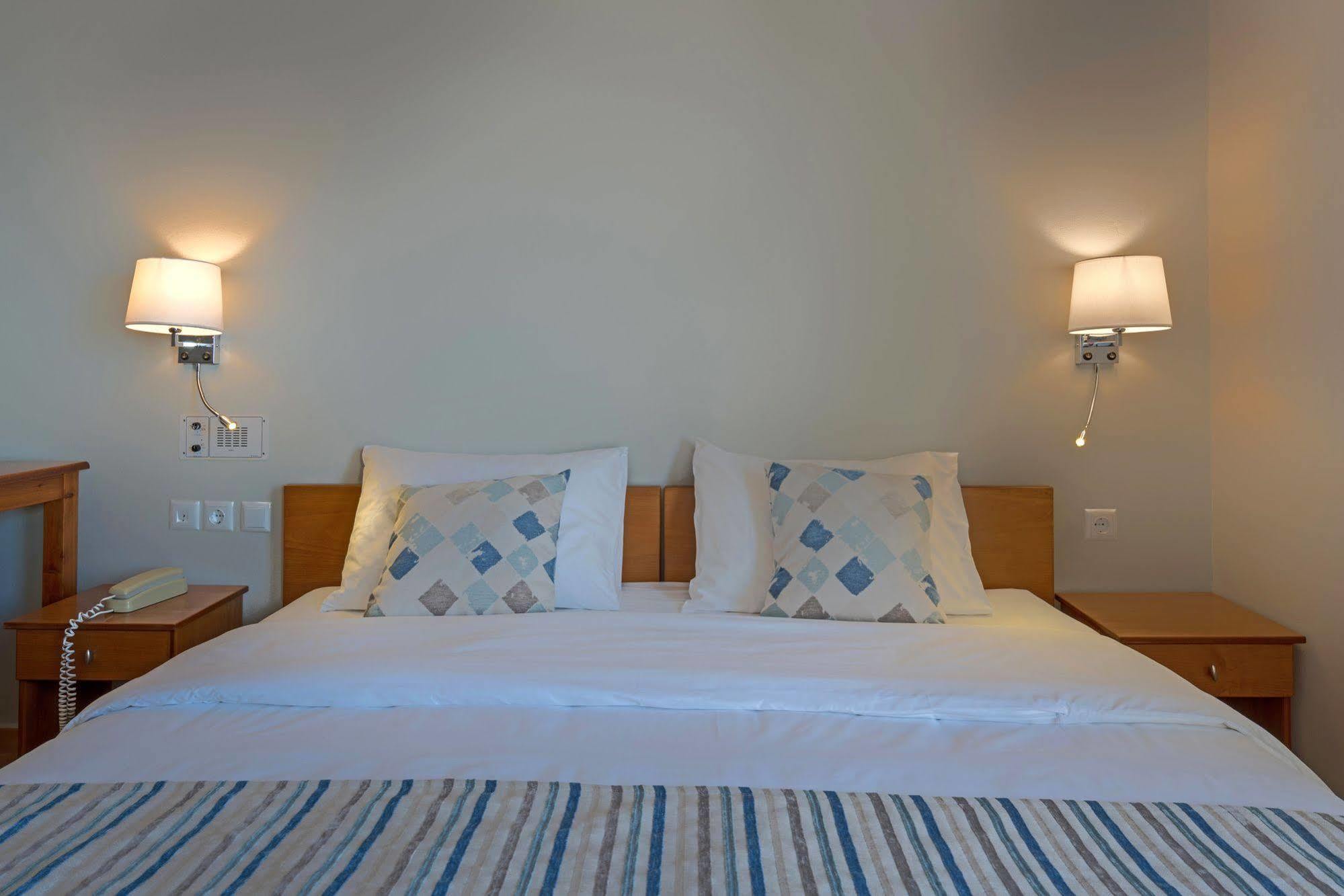 העיירה רתימנו Batis Beach Hotel מראה חיצוני תמונה