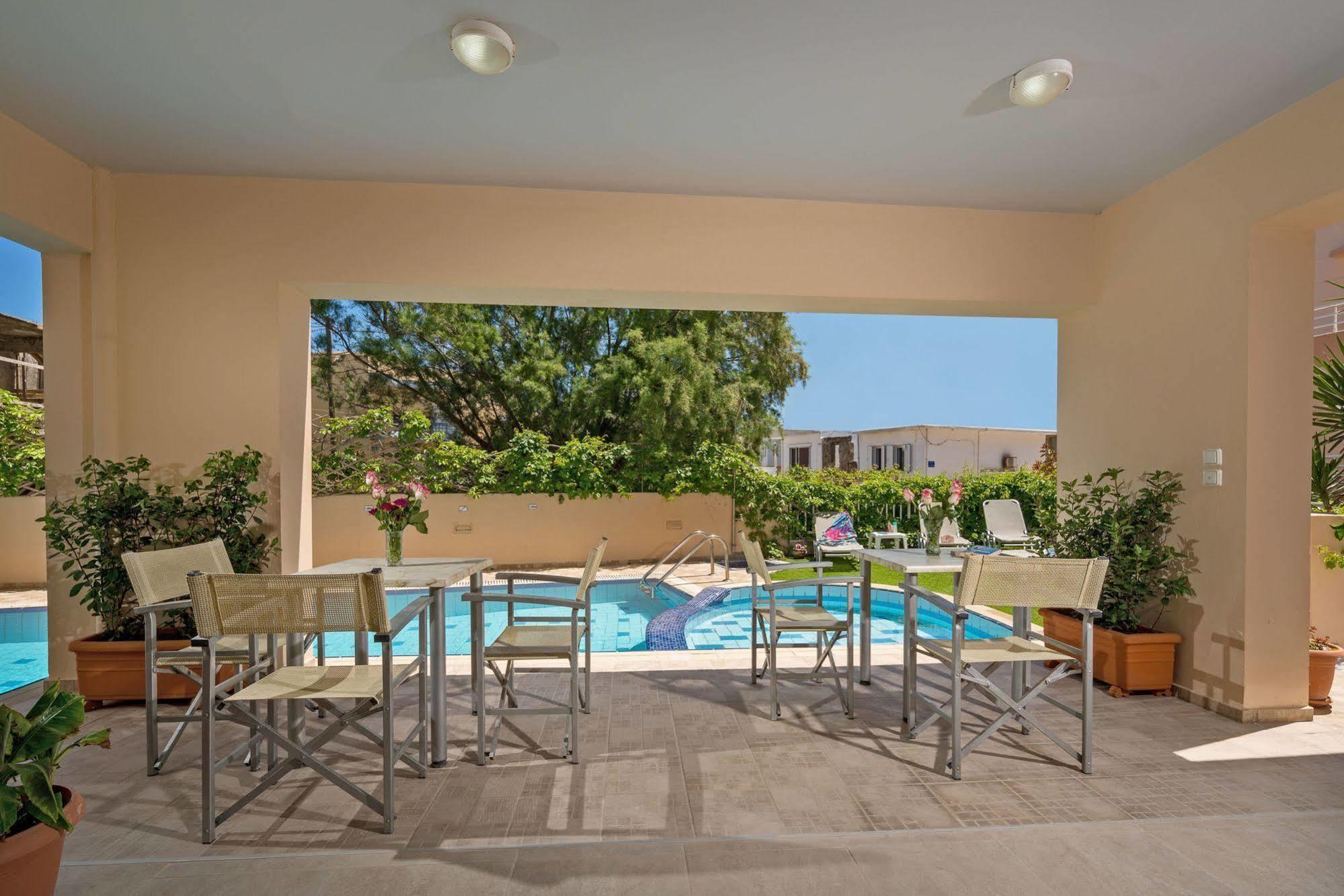 העיירה רתימנו Batis Beach Hotel מראה חיצוני תמונה