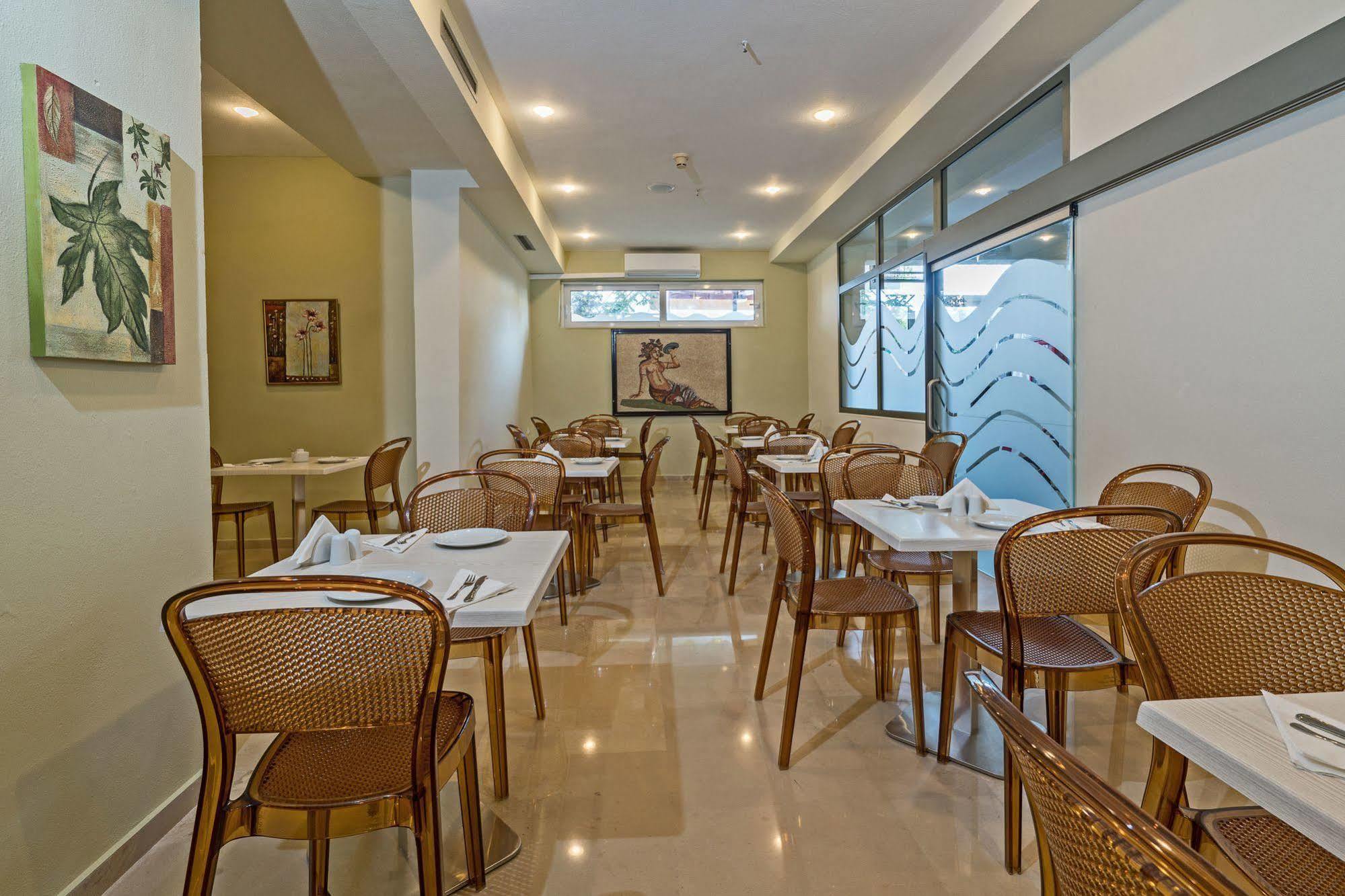 העיירה רתימנו Batis Beach Hotel מראה חיצוני תמונה