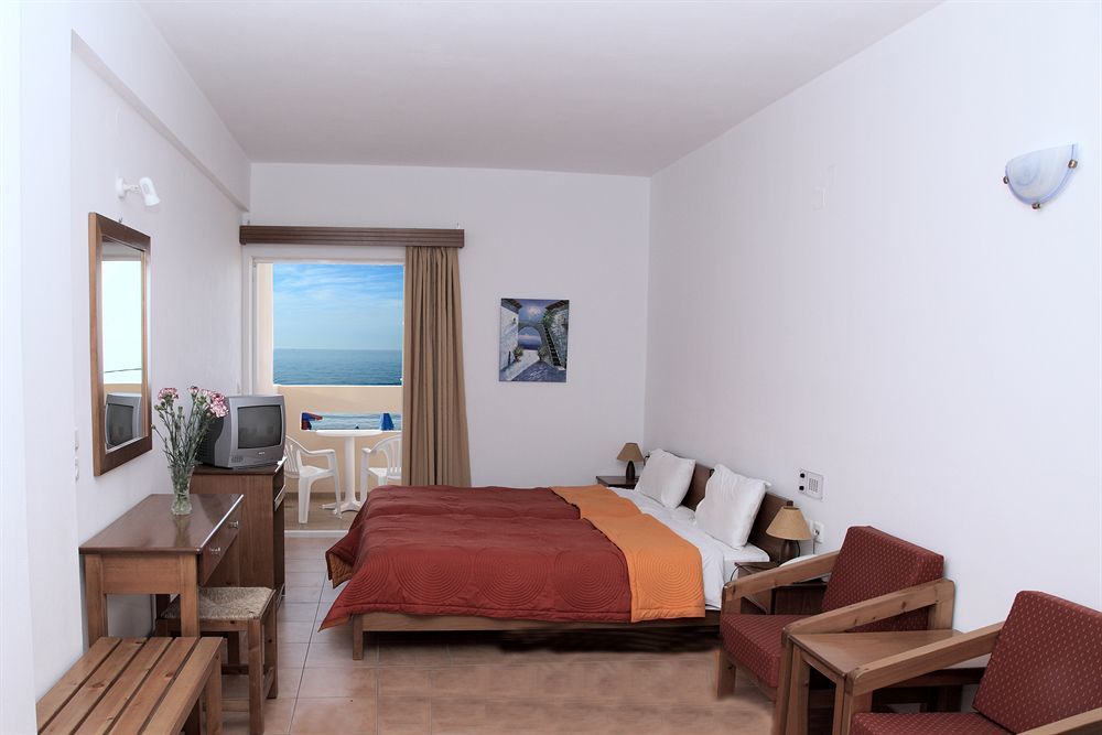 העיירה רתימנו Batis Beach Hotel מראה חיצוני תמונה