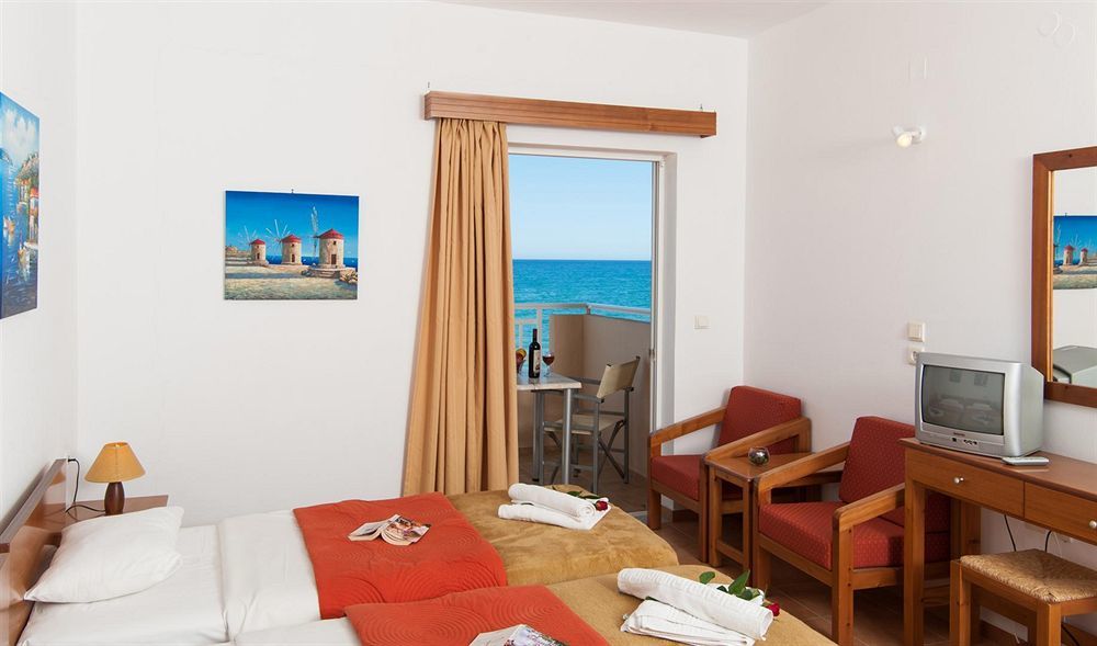 העיירה רתימנו Batis Beach Hotel מראה חיצוני תמונה
