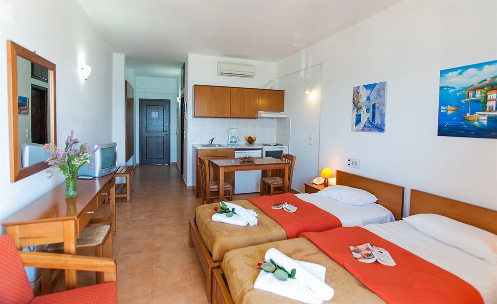 העיירה רתימנו Batis Beach Hotel מראה חיצוני תמונה